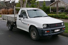 1998 Mitsubishi Triton (MK) GL 2-door cab chassis (2015-08-07).jpg